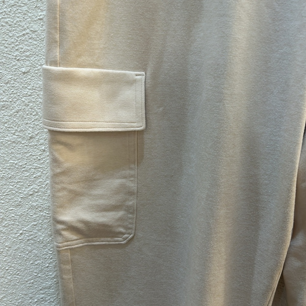 Vuori Joggers Size Large - Picture 7 of 16